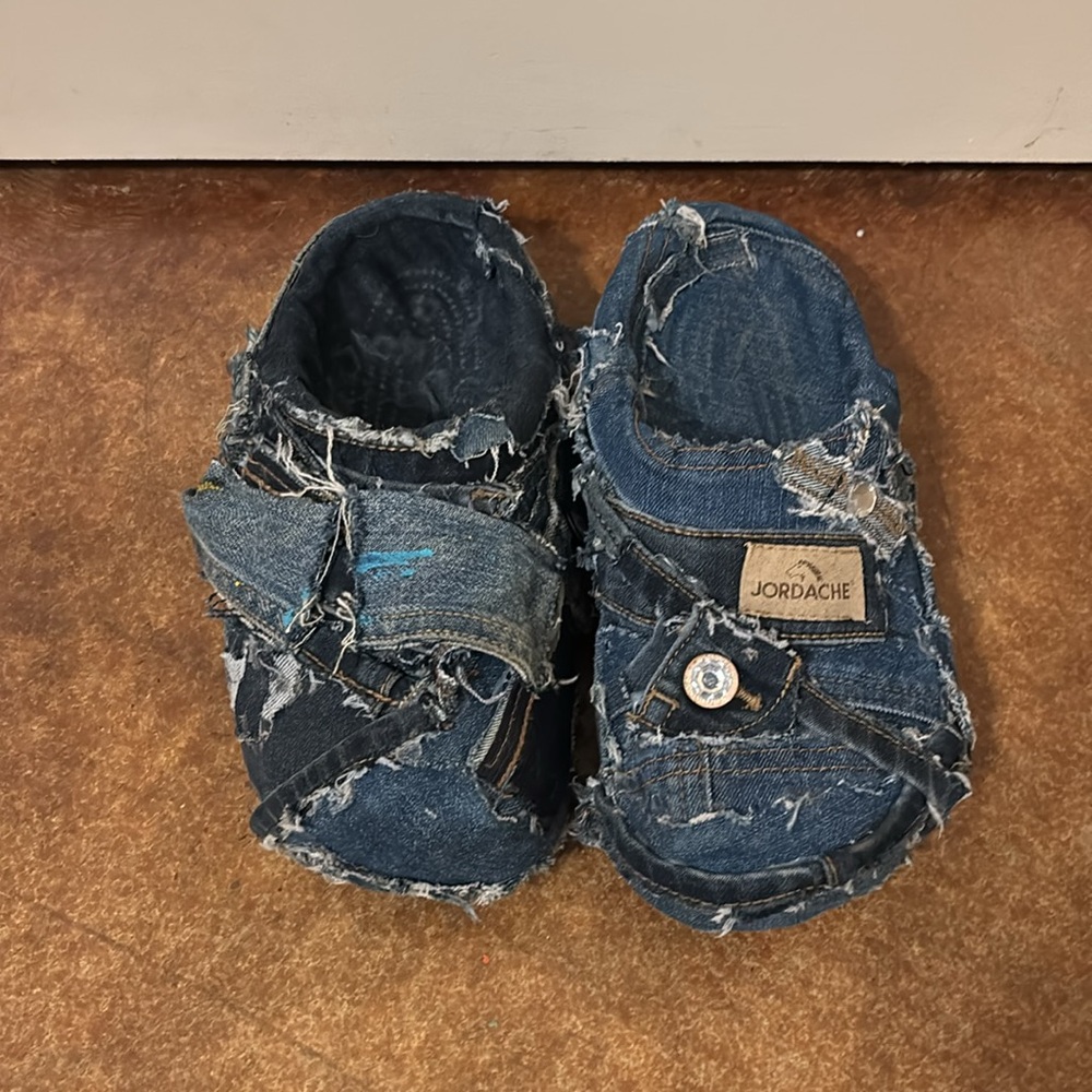 Blue jean crocs - Picture 2 of 4